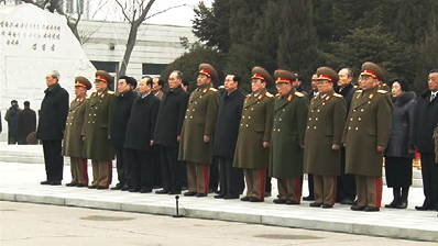 김정일 / 北, 김정일 동상 첫 공개…김일성과 나란히