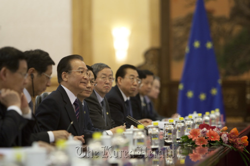 China’s Premier Wen Jiabao (third left) pauses during a bilateral meeting with a European delegation at the EU-China Summit held at the Great Hall of the People in Beijing on Tuesday.  Bloomberg