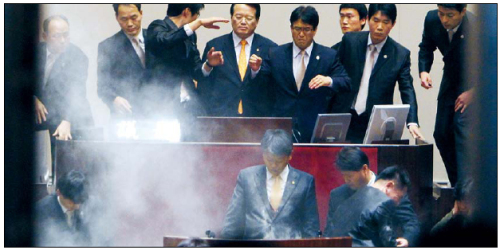 해머·최루탄 국회…‘票로 심판’이 유일한 개혁 출구