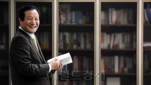 윤증현, 전 정무직공무원/ 쿨함과 따뜻함 사이…‘자연인’ 윤증현..한 시대 풍미한 경제관료，그의 매력은