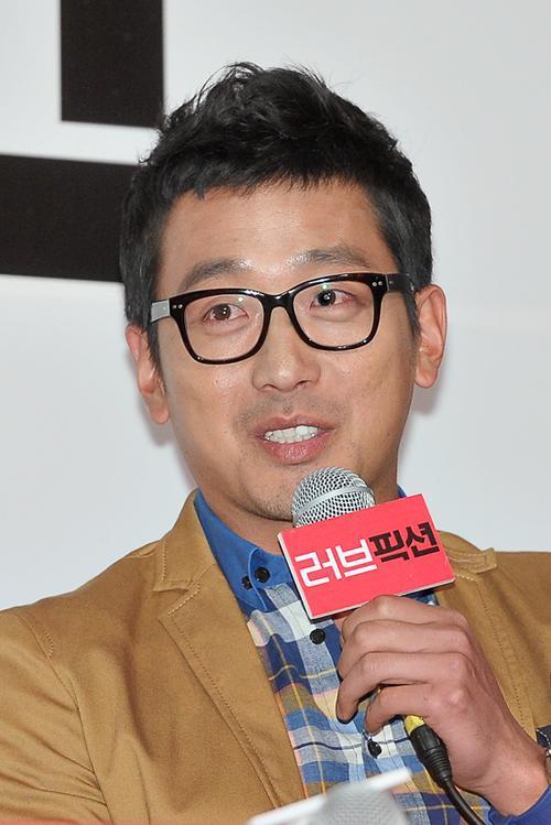 하정우(김성훈), 영화배우/  ‘러브픽션’ 하정우 “연애에 있어 유머는 필수”