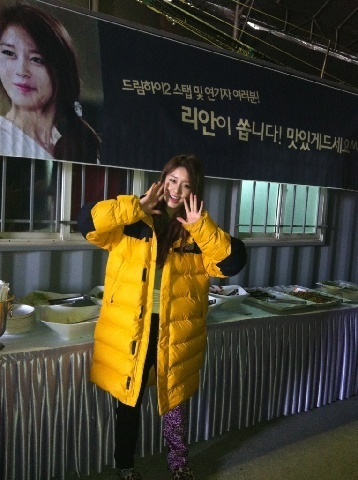 지연(박지연), 가수(티아라), 탤런트/ 지연 밥차 선물…팬들의 통 큰 한 턱 “기분 최고”