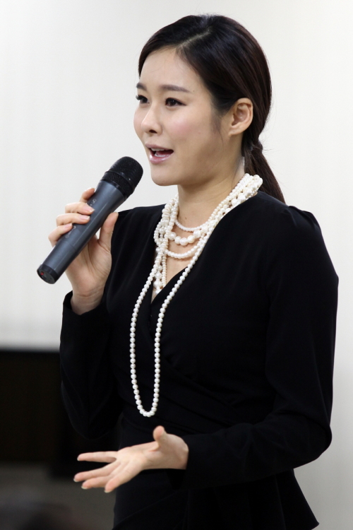 현영(유현영), 탤런트, 가수/현영 “사회는 붐, 축가는 손호영-노을, 주례는 논의中”