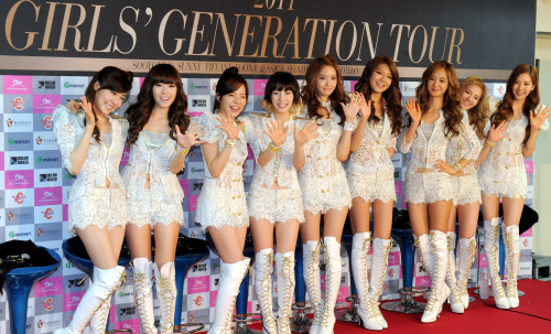 24일 오후 콘서트투어 일정에 들어간 SM엔터테인멑트 소속 소녀시대가 잠실 올림픽공원 체조경기장에서 기자회견을 하고 있다./안훈기자 rosedale@ 2011.07.24
Girls’ Generation.     The Korea Herald