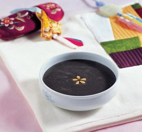 Heugimja-juk (Institute of Traditional Korean Food)