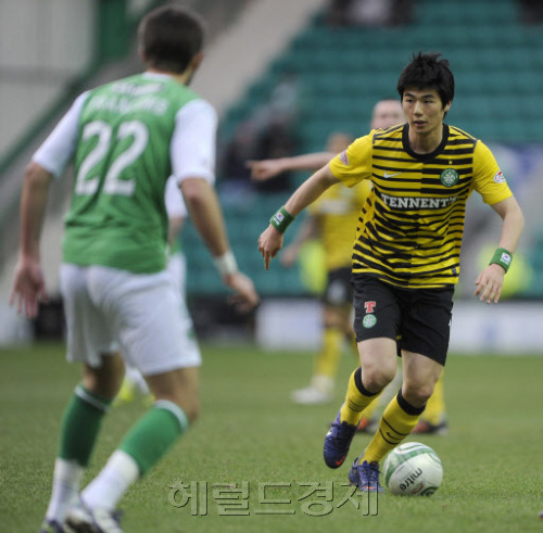 기성용, 축구선수(셀틱 FC)/셀틱 기성용 두 달 만에 골...팀 5-0 승리하며 우승도 사실상 확정/(연합)