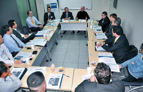New members of the German Chamber of Commerce listen to vital tips on doing business in Korea.(Yoav Cerralbo/The Korea Herald)