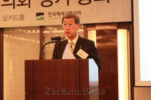 Park Yong-hyun
Park Yong-hyun