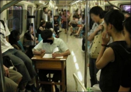 진정한 공부의 신 ‘화제’…“지하철에서 이렇게 까지”