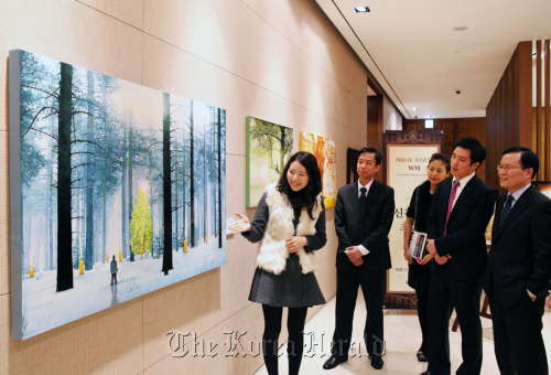 Mirae Asset Securities runs a special exhibition in Seoul for its VIP customers.  Mirae Asset Securities