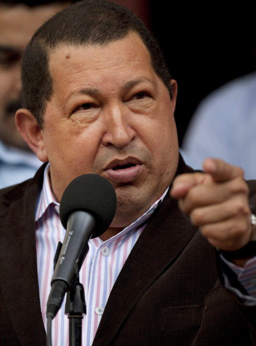 <YONHAP PHOTO-0266> FILE - In this Feb. 10, 2012 file photo, Venezuela's President Hugo Chavez talks to the press after a meeting with foreign ministers of the countries members of the ALBA (Bolivarian Alternative for the Americas) trade block at Miraflores presidential palace in Caracas, Venezuela. Chavez said on state television on Tuesday Feb. 21 that doctors in Cuba have found a new lesion in the area where cancer was detected last year and that he will face a new operation. Chavez described the newly discovered lesion as small. (AP Photo/Ariana Cubillos, File)/2012-02-22 05:50:13/ <저작권자 ⓒ 1980-2012 ㈜연합뉴스. 무단 전재 재배포 금지.>
Venezuela’s President Hugo Chavez.    AP-Yonhap News