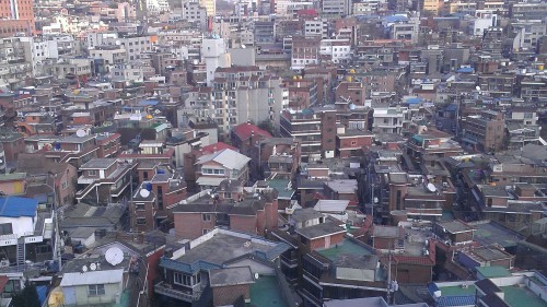 서울시의 주택 정책에 대한 반발 여론이 확산되고 있다. 오는 29일 서울 강남구 개포지구 조합원들이 소형주택 확대에 반대하는 대규모 집회를 예고한 가운데, 한남뉴타운 주민들이 이에 가세해 하루 전인 28일 서울광장에서 대규모 ‘뉴타운 출구전략 반대집회’를 열기로 했다. 사진은 한남뉴타운 전경.