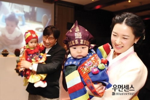 이영애 영화배우, 탤런트/  이영애, 쌍둥이 돌잔치 공개 “엄마닮아 고운 유전자”