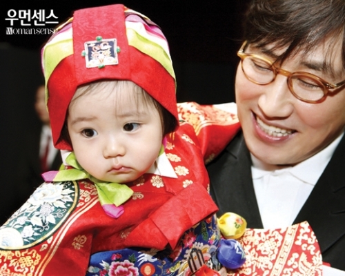 이영애 영화배우, 탤런트/ 이영애, 쌍둥이 돌잔치 공개 “엄마닮아 고운 유전자”