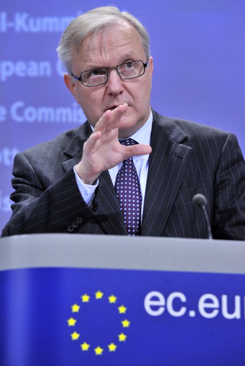 <YONHAP PHOTO-2214> EU commissioner Economic and Monetary Affairs Olli Rehn gives a press conference on February 22 , 2012 at the EU Headquarters in Brussels. The Commission proposes to suspend 495 million euros from the Cohesion Fund in Hungary in 2012 for failing to reduce its excessive deficit. AFP PHOTO/GEORGES GOBET../2012-02-22 21:53:39/ <저작권자 ⓒ 1980-2012 ㈜연합뉴스. 무단 전재 재배포 금지.>
EU commissioner Economic and Monetary Affairs Olli Rehn. AFP-Yonhap news