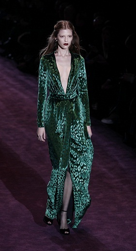 A model wears a creation part of the Gucci women’s Fall-Winter 2012-2013 collection that was presented in Milan,Feb. 22, 2012.(AP-Yonhap News)
