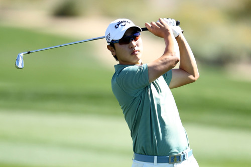 <YONHAP PHOTO-0442> MARANA, AZ - FEBRUARY 23: Sang-moon Bae of South Korea hits an approach shot on the second hole during the second round of the World Golf Championships-Accenture Match Play Championship at the Ritz-Carlton Golf Club on February 23, 2012 in Marana, Arizona. Andy Lyons/Getty Images/AFP== FOR NEWSPAPERS, INTERNET, TELCOS & TELEVISION USE ONLY ==../2012-02-24 06:25:57/ <저작권자 ⓒ 1980-2012 ㈜연합뉴스. 무단 전재 재배포 금지.>
Bae Sang-moon hits an approach shot on the second hole at the Match Play Championship on Thursday. The Korean beat Charl Schwartzel to move into the third round.  AFP-Yonhap News