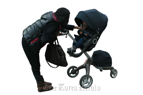 A woman pushes a Stokke stroller.     Cho Chung-un/The Korea Herald