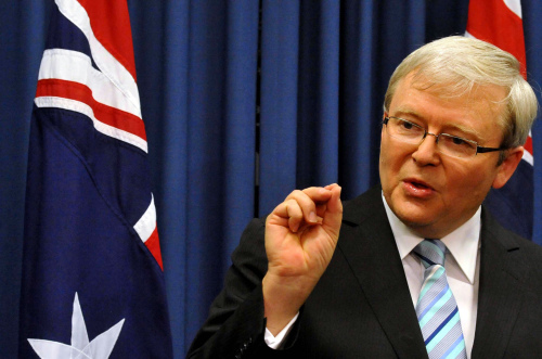<YONHAP PHOTO-1544> Kevin Rudd, Australia's former foreign minister, gestures as he speaks during a news conference in Brisbane, Australia, on Friday, Feb. 24, 2012. Rudd said he will challenge Prime Minister Julia Gillard in a Feb. 27 leadership ballot as the ruling Labor party seeks to end weeks of rivalry that's undermining the government. Photographer: Eric Taylor/Bloomberg *** Local Caption *** Kevin Rudd/2012-02-24 17:44:22/ <저작권자 ⓒ 1980-2012 ㈜연합뉴스. 무단 전재 재배포 금지.>
Kevin Rudd