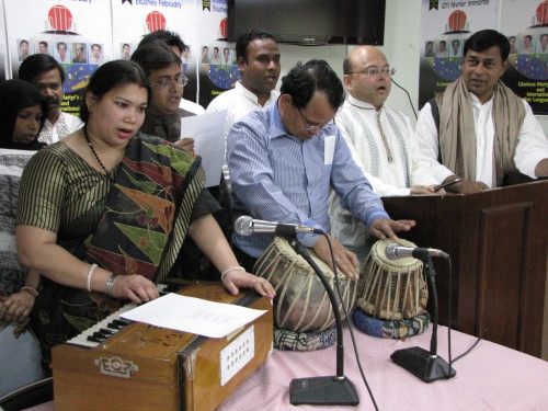 Ambassador Shahidul Islam (right) sings along with other Bangladeshis to celebrate his country’s Mother Language day in Seoul. (Kirsty Taylor/The Korea Herald)