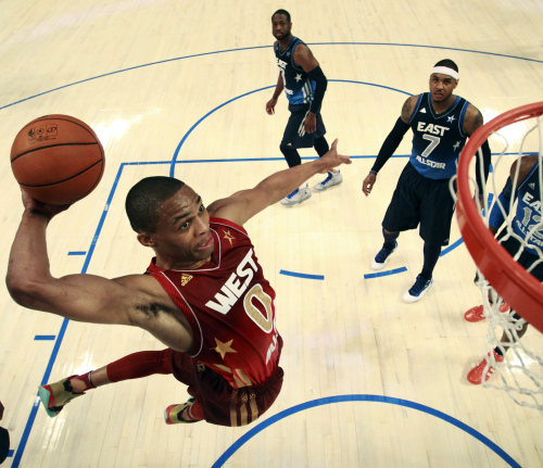 <YONHAP PHOTO-1203> Western Conference's Russell Westbrook (0), of the Oklahoma City Thunder, goes for a dunk past Eastern Conference's Dwyane Wade (3), of the Miami Heat, and Carmelo Anthony (7), of the New York Knicks, during the first half of the NBA All-Star basketball game, Sunday, Feb. 26, 2012, in Orlando, Fla. (AP Photo/Ronald Martinez, Pool)/2012-02-27 12:07:52/ <저작권자 ⓒ 1980-2012 ㈜연합뉴스. 무단 전재 재배포 금지.>
West guard Russell Westbrook rises for a dunk during the NBA All-Star game.  AP-Yonhap News