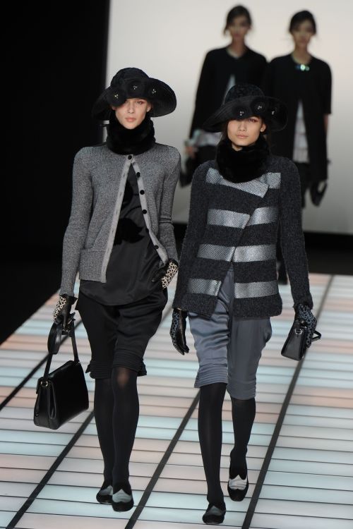 <YONHAP PHOTO-1149> Models display creations as part of Emporio Armani Fall-winter 2012-2013 collection on February 25, 2012 during the Women's fashion week in Milan. AFP PHOTO / OLIVIER MORIN../2012-02-25 22:23:05/ <저작권자 ⓒ 1980-2012 ㈜연합뉴스. 무단 전재 재배포 금지.>
Models display creations as part of the Emporio Armani fall-winter 2012-2013 collection on Saturday during women’s fashion week in Milan.
AFP-Yonhap News
Models display creations as part of the Emporio Armani fall-winter 2012-2013 collection on Saturday during women’s fashion week in Milan.    AFP-Yonhap News
