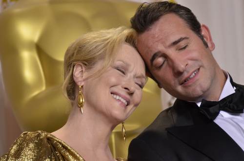 Best Actress in a Leading Role Meryl Streep and Best Actor in a Leading Role Jean Dujardin celebrate their Oscars in the press room at the 84th Annual Academy Awards on Sunday in Hollywood, California. (AFP-Yonhap News)