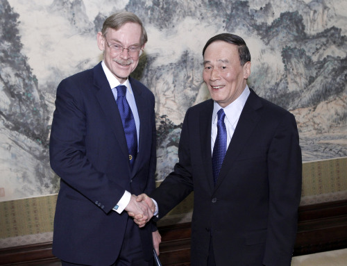 <YONHAP PHOTO-2366> (120227) -- BEIJING, Feb. 27, 2012 (Xinhua) -- Chinese Vice Premier Wang Qishan (R) meets with World Bank Group President Robert B. Zoellick, in Beijing, capital of China, Feb. 27, 2012. (Xinhua/Pang Xinglei) (xzj)/2012-02-27 23:03:38/ <저작권자 ⓒ 1980-2012 ㈜연합뉴스. 무단 전재 재배포 금지.>\r\n<YONHAP PHOTO-2366> (120227) -- BEIJING, Feb. 27, 2012 (Xinhua) -- Chinese Vice Premier Wang Qishan (R) meets with World Bank Group President Robert B. Zoellick, in Beijing, capital of China, Feb. 27, 2012. (Xinhua/Pang Xinglei) (xzj)/2012-02-27 23:03:38/ <저작권자 ⓒ 1980-2012 ㈜연합뉴스. 무단 전재 재배포 금지.>