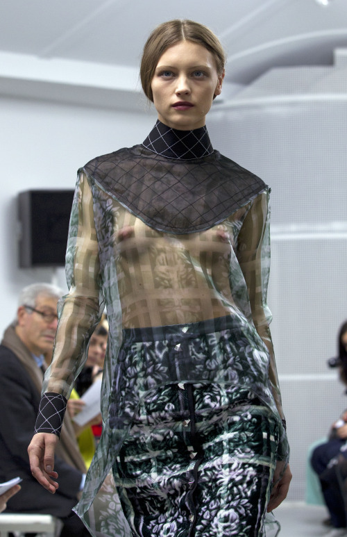 <YONHAP PHOTO-0449> EDS NOTE NUDITY - A model wears a creation from designer Corrado de Biase as part of the Fall-Winter, ready-to-wear 2013 fashion collection, during Paris Fashion week, Tuesday, Feb. 28, 2012. (AP Photo/Jacques Brinon)/2012-02-29 05:52:31/ <저작권자 ⓒ 1980-2012 ㈜연합뉴스. 무단 전재 재배포 금지.>\r\n<YONHAP PHOTO-0449> EDS NOTE NUDITY - A model wears a creation from designer Corrado de Biase as part of the Fall-Winter, ready-to-wear 2013 fashion collection, during Paris Fashion week, Tuesday, Feb. 28, 2012. (AP Photo/Jacques Brinon)/2012-02-29 05:52:31/ <저작권자 ⓒ 1980-2012 ㈜연합뉴스. 무단 전재 재배포 금지.>