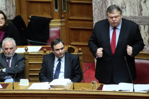 <YONHAP PHOTO-0526> Greek Finance Minister Evangelos Venizelos, right, speaks during a parliament session next to Deputy Finance Minister Filippos Sahinidis, center, and Labour Minister George Koutroumanis, left, in Athens, Tuesday, Feb. 28, 2012. Greek lawmakers are to vote on a package of tough salary and pension cuts as part of measures needed to secure the payout of the debt-ridden country's second international package of bailout loans.(AP Photo/Petros Giannakouris)/2012-02-29 06:01:41/ <저작권자 ⓒ 1980-2012 ㈜연합뉴스. 무단 전재 재배포 금지.>
Greek Finance Minister Evangelos Venizelos (right) speaks during a parliament session next to Deputy Finance Minister Filippos Sahinidis (center) and Labor Minister George Koutroumanis in Athens, Tuesday.  AP-Yonhap News