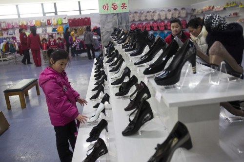 <YONHAP PHOTO-0114> ADVANCE FOR USE SUNDAY, FEB. 26, 2012 AND THEREAFTER - In this Thursday, Jan. 19, 2012 photo, a girl looks at shoes for women at the Kwangbok Area shopping center in Pyongyang, North Korea. A new culture of commerce is springing up, with China as its inspiration and source. The new consumerism is part of a campaign launched three years ago to build up the economy, and so the image of new leader Kim Jong Un. (AP Photo/David Guttenfelder)/2012-02-25 05:46:40/ <저작권자 ⓒ 1980-2012 ㈜연합뉴스. 무단 전재 재배포 금지.>
A girl looks at shoes for women at the Kwangbok Area shopping center in Pyongyang, North Korea.
AP-Yonhap News