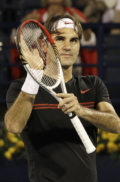<YONHAP PHOTO-0448> Roger Federer of Switzerland celebrates defeating Micheal Llodra of France during the Emirates Dubai ATP Tennis Championships in Dubai, United Arab Emirates, Tuesday, Feb. 28, 2012. (AP Photo/Hassan Ammar)/2012-02-29 05:52:19/ <저작권자 ⓒ 1980-2012 ㈜연합뉴스. 무단 전재 재배포 금지.>
Roger Federer celebrates defeating Micheal Llodra during the Emirates Dubai ATP Tennis Championships in Dubai on Tuesday.  AP-Yonhap News