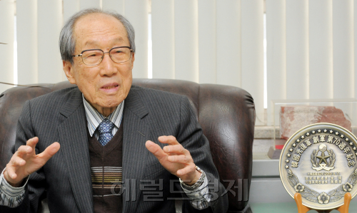 김영관 광복회 동지회장 인터뷰./ 안훈기자 rosedale@ 2012.02.28\r\n김영관 광복회 동지회장 인터뷰./ 안훈기자 rosedale@ 2012.02.28
