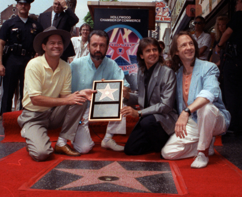 <YONHAP PHOTO-0174> FILE - In this July 10, 1989 file photo, The Monkees, from left: Micky Dolenz, Mike Nesmith, Davy Jones and Peter Tork get a star on the Hollywood Walk of Fame in Los Angeles. Jones died Wednesday Feb. 29, 2012 in Florida. He was 66. Jones rose to fame in 1965 when he joined The Monkees, a British popular rock group formed for a television show. Jones sang lead vocals on songs like "I Wanna Be Free" and "Daydream Believer." (AP Photo/Mark Terrill, File)/2012-03-01 06:52:50/ <저작권자 ⓒ 1980-2012 ㈜연합뉴스. 무단 전재 재배포 금지.>
The Monkees, (from left) Micky Dolenz, Mike Nesmith, Davy Jones and Peter Tork, get a star on the Hollywood Walk of Fame in Los Angeles in 1989.    AP-Yonhap News