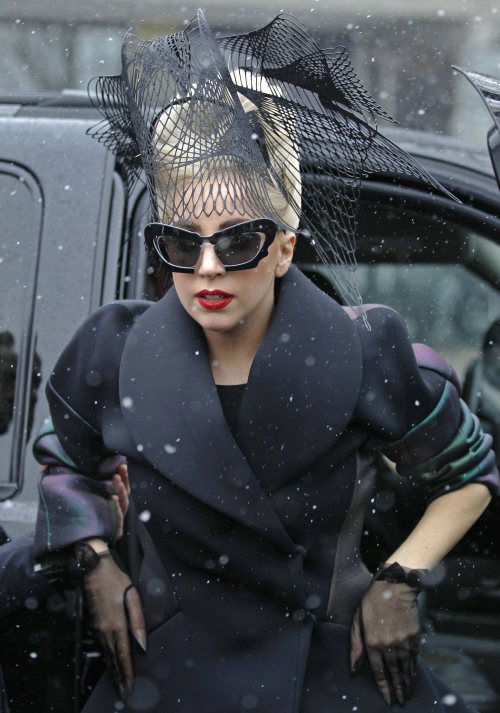 Lady Gaga walks through the campus prior to an event at Harvard University in Cambridge, Mass. Wednesday Feb. 29, 2012. Gaga launched her "Born this Way" foundation at Harvard. (AP-Yonhap News)