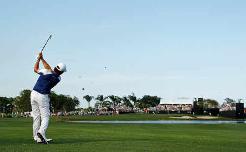<YONHAP PHOTO-0403> PALM BEACH GARDENS, FL - MARCH 01: K.T. Kim of South Korea hits his approach shot on the 16th hole during the first round of the Honda Classic at PGA National on March 1, 2012 in Palm Beach Gardens, Florida. Mike Ehrmann/Getty Images/AFP== FOR NEWSPAPERS, INTERNET, TELCOS & TELEVISION USE ONLY ==../2012-03-02 09:25:43/ <저작권자 ⓒ 1980-2012 ㈜연합뉴스. 무단 전재 재배포 금지.>
Kim Kyung-tae of South Korea hits his approach shot on the 16th hole during the first round of the Honda Classic at PGA National in Palm Beach Gardens, Florida, Thursday.  AFP-Yonhap News
Kim Kyung-tae of South Korea hits his approach shot on the 16th hole during the first round of the Honda Classic at PGA National in Palm Beach Gardens, Florida, Thursday.  AFP-Yonhap News