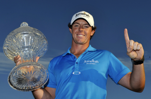 <YONHAP PHOTO-0683> Rory McIlroy holds the trophy after winning the Honda Classic golf tournament in Palm Beach Gardens, Fla., Sunday, March 4, 2012. McIlroy became the top-ranked golfer in the world. (AP Photo/Rainier Ehrhardt)/2012-03-05 08:23:22/ <저작권자 ⓒ 1980-2012 ㈜연합뉴스. 무단 전재 재배포 금지.>
Rory McIlroy poses with his trophy after winning the Honda Classic on Sunday.  AP-Yonhap News