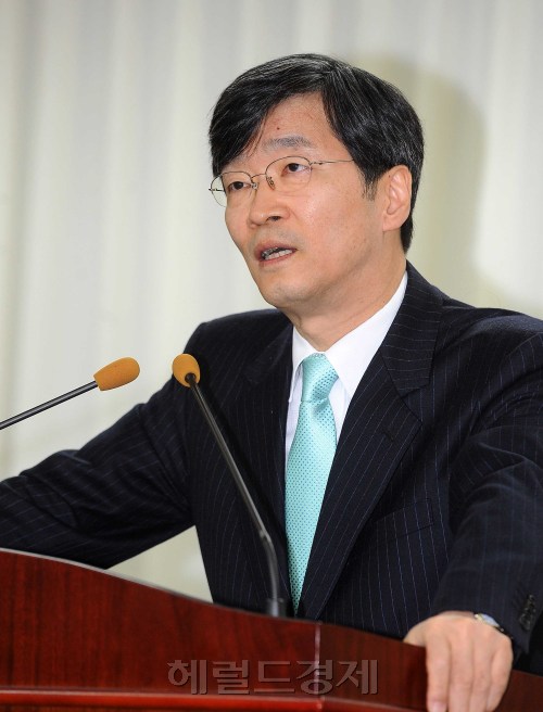 5일 오전 서울특벽시교육청 대강당에서 곽노현 서울시교육감이 참석한 가운데 2012년 3월 월례조례회가 열렸다.\n이상섭 기자 babtong@heraldm.com 2012.03.05\r\n5일 오전 서울특벽시교육청 대강당에서 곽노현 서울시교육감이 참석한 가운데 2012년 3월 월례조례회가 열렸다.<br />이상섭 기자 babtong@heraldm.com 2012.03.05