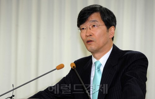 5일 오전 서울특벽시교육청 대강당에서 곽노현 서울시교육감이 참석한 가운데 2012년 3월 월례조례회가 열렸다.\n이상섭 기자 babtong@heraldm.com 2012.03.05\r\n5일 오전 서울특벽시교육청 대강당에서 곽노현 서울시교육감이 참석한 가운데 2012년 3월 월례조례회가 열렸다.<br />이상섭 기자 babtong@heraldm.com 2012.03.05