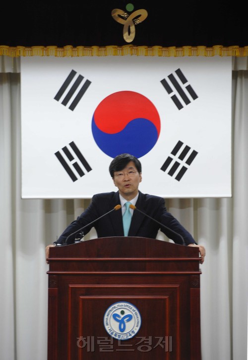 5일 오전 서울특벽시교육청 대강당에서 곽노현 서울시교육감이 참석한 가운데 2012년 3월 월례조례회가 열렸다.\n이상섭 기자 babtong@heraldm.com 2012.03.05\r\n5일 오전 서울특벽시교육청 대강당에서 곽노현 서울시교육감이 참석한 가운데 2012년 3월 월례조례회가 열렸다.<br />이상섭 기자 babtong@heraldm.com 2012.03.05