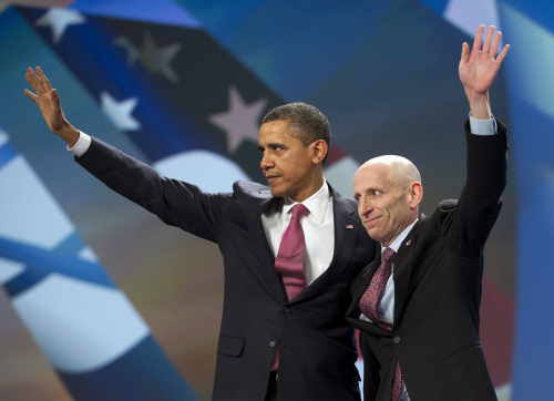 <YONHAP PHOTO-0542> U.S. President Barack Obama and American Israel Public Affairs Committee (AIPAC) President Lee Rosenberg wave to AIPAC delegates assembled during a policy conference in Washington, D.C., U.S., on Sunday, March 4, 2012. Obama said the U.S. won't hesitate to use military force to stop Iran from developing a nuclear weapon, while asserting there is still time for diplomacy and sanctions to work. Photographer: Ron Sachs/Pool via Bloomberg *** Local Caption *** Barack Obama; Lee Rosenberg/2012-03-05 06:19:17/ <저작권자 ⓒ 1980-2012 ㈜연합뉴스. 무단 전재 재배포 금지.>
U.S. President Barack Obama and American Israel Public Affairs Committee President Lee Rosenberg wave to AIPAC delegates assembled during a policy conference in Washington, D.C. on Sunday.   Bloomberg