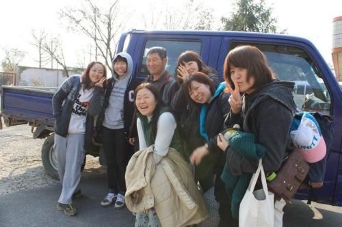 WWOOF Korea members help out at a farm in South Jeolla Province on a previous volunteer trip. WWOOF Korea