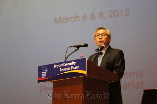 Ambassador Cho Hee-yong, secretary-general of the preparatory secretariat for the Nuclear Security Summit, speaks at an advance visit briefing at COEX in Seoul on Tuesday.
2012 Seoul Nuclear Security Summit Preparatory Secretariat