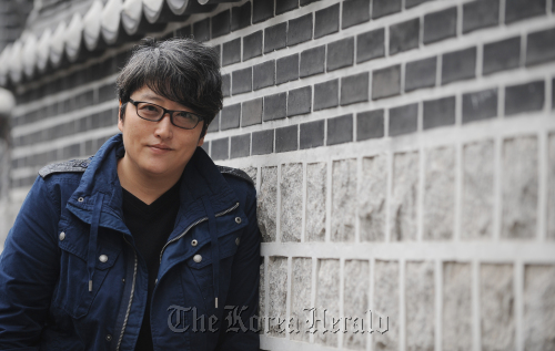 변영주 인터뷰.<br />이상섭 기자 babtong@heraldm.com 2012.03.06
Director Byeon Young-joo poses for a photo prior to an interview with The Korea Herald on Tuesday.  Lee Sang-sub/The Korea Herald