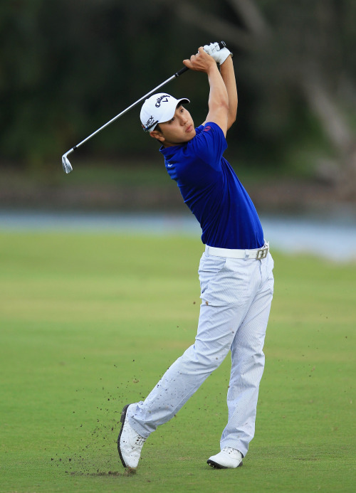 <YONHAP PHOTO-0334> MIAMI, FL - MARCH 08: Sang-Moon Bae of South Korea plays his second shot at the par 4, 14th hole during the first round of the World Golf Championship Cadillac Championship on the TPC Blue Monster Course at Doral Golf Resort And Spa on March 8, 2012 in Miami, Florida. David Cannon/Getty Images/AFP== FOR NEWSPAPERS, INTERNET, TELCOS & TELEVISION USE ONLY ==../2012-03-09 09:01:07/ <저작권자 ⓒ 1980-2012 ㈜연합뉴스. 무단 전재 재배포 금지.>
Korea’s Bae Sang-moon plays his second shot on the 14th hole on Thursday.
AFP-Yonhap News