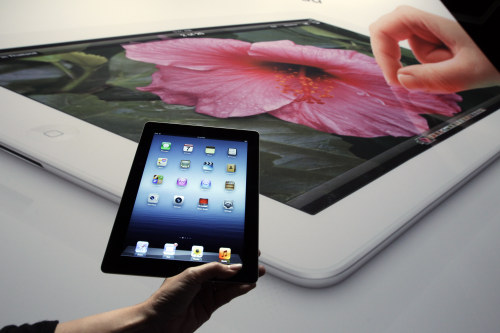 <YONHAP PHOTO-0604> A new Apple iPad is on display during an Apple event in San Francisco, Wednesday, March 7, 2012. The new iPad features a sharper screen and a faster processor. Apple says the new display will be even sharper than the high-definition television set in the living room. (AP Photo/Paul Sakuma)/2012-03-08 06:29:00/ <저작권자 ⓒ 1980-2012 ㈜연합뉴스. 무단 전재 재배포 금지.>
A new Apple iPad is on display during an Apple event in San Francisco, Wednesday.  AP-Yonhap News