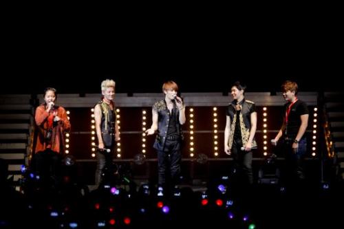 “사랑스런 내 남자”..JYJ, 韓가수 첫 칠레 공연 ‘3천 팬 홀렸다’ / 한류