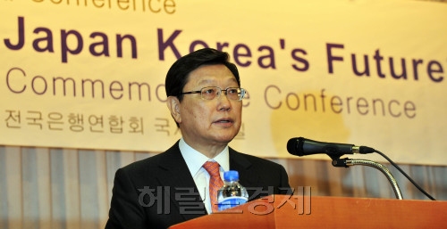 12일 오전 서울 명동 은행회관에서 NEAR-ADIB 국제컨퍼런스가 열려 정덕구 NEAR재단 이사장이 개회사를 하고 있다.<br />김명섭 기자 msiron@\r\n12일 오전 서울 명동 은행회관에서 NEAR-ADIB 국제컨퍼런스가 열려 정덕구 NEAR재단 이사장이 개회사를 하고 있다.\n김명섭 기자 msiron@\r\n니어재단은 12일 오전 서울 명동 은행회관에서 ‘NEAR-ADBI 국제콘퍼런스’를 개최했다. 정덕구 니어재단 이사장이 개회사를 하고 있다. 김명섭 기자/msiron@heraldm.com