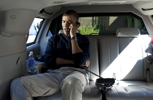 <YONHAP PHOTO-0221> President Barack Obama talks on the phone with Afghanistan President Hamid Karzai from his vehicle outside the Jane E. Lawton Community Center in Chevy Chase, Md., Sunday, March 11, 2012. Defense Secretary Leon Panetta also called Karzai to express their condolences and vowed to hold those responsible accountable after an American soldier in Afghanistan wandered off base and allegedly gunned down more than a dozen villagers in Afghanistan. (AP Photo/The White House, Pete Souza)/2012-03-12 07:27:18/ <저작권자 ⓒ 1980-2012 ㈜연합뉴스. 무단 전재 재배포 금지.>
U.S. President Barack Obama talks on the phone with Afghanistan President Hamid Karzai from his vehicle outside the Jane E. Lawton Community Center in Chevy Chase, Maryland, Sunday.  AP-Yonhap News