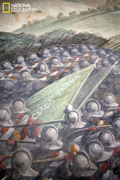 A close-up of Giorgio Vasari's fresco bearing the words "Cerca Trova",( seek and you shall find), that is painted on a wall that researchers believe covers Leonardo da Vinci's "The Battle of Anghiari" lost painting. (AP-Yonhap News)